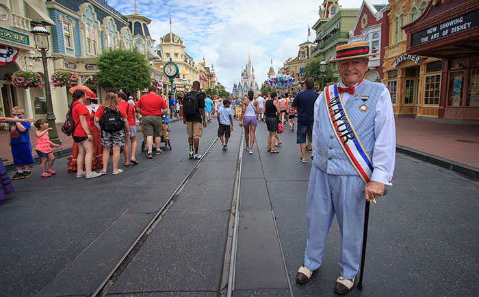 Streetmosphere of the Magic Kingdom includes Mayor Weaver