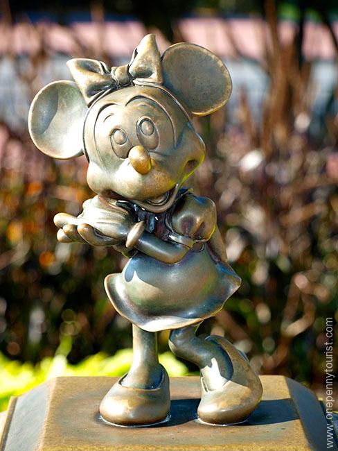 The Minnie mini (!) statue in it's old location on the Castle hub in the Magic Kingdom, Walt Disney World