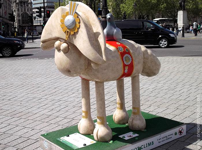Nelson Shaun, complete with traditional Trafalgar Square Pigeon. Part of the Shaun in the City Art Trail in London.